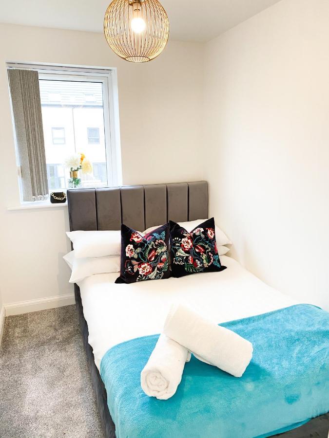 Tudors Esuites 3 Bed House Garden & Netflix Birmingham Esterno foto